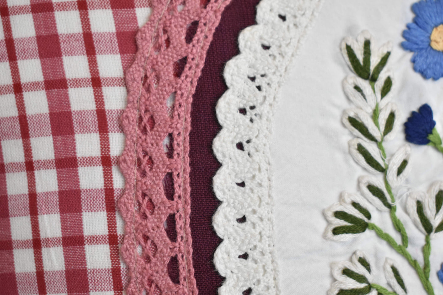 Vintage Charm - Crimson