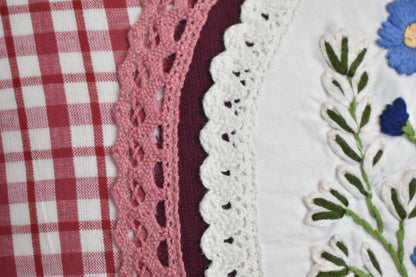 Vintage Charm - Crimson