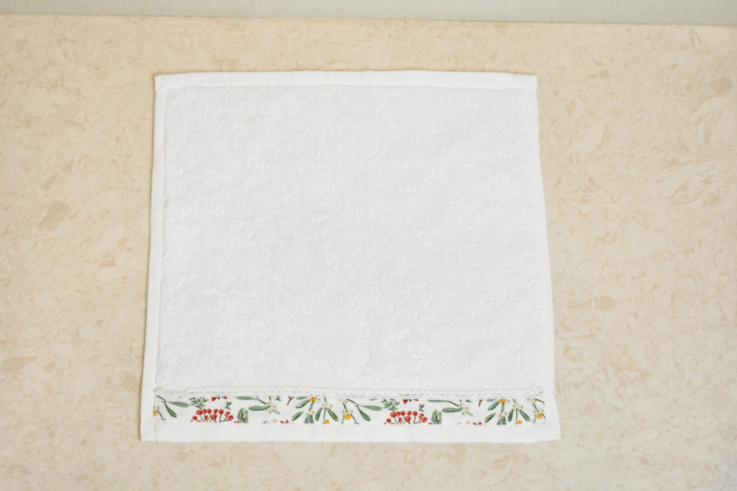 Flora - White ( Cordinated tray of 6 Napkins )