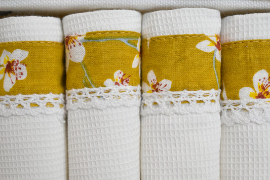 Amandier - Mustard ( Cordinated tray of 6 Napkins )