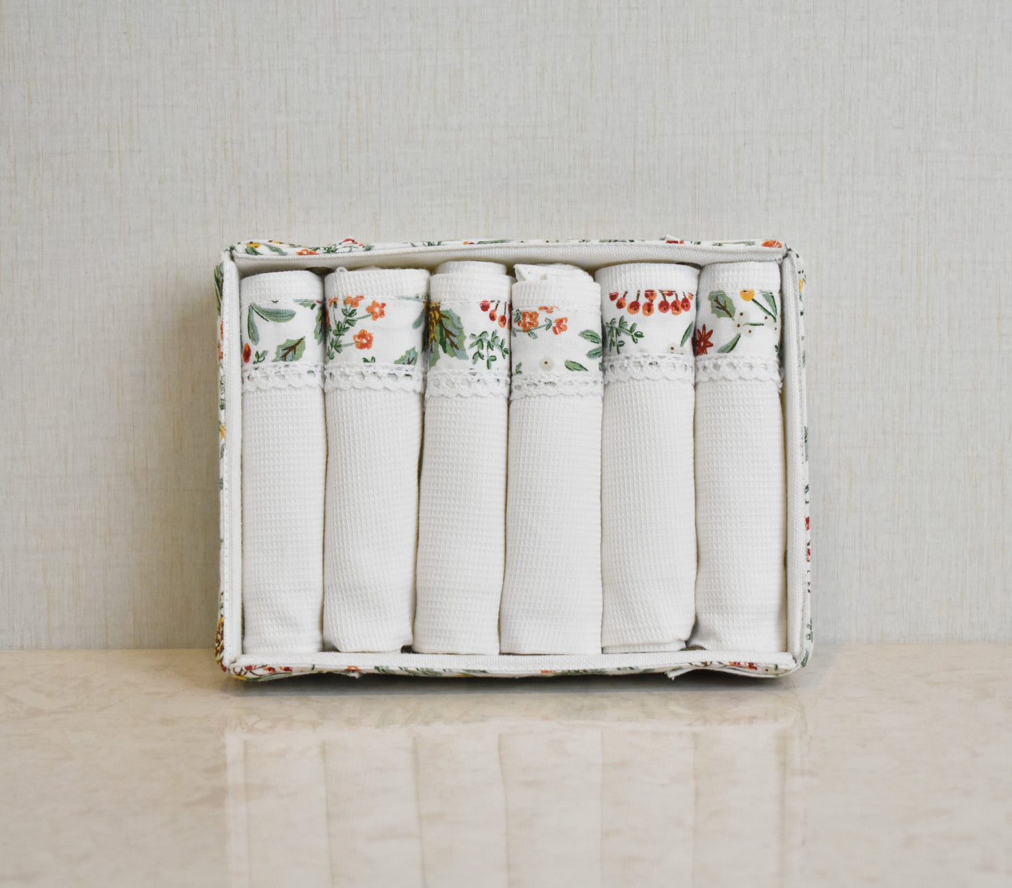 Flora - White ( Cordinated tray of 6 Napkins )
