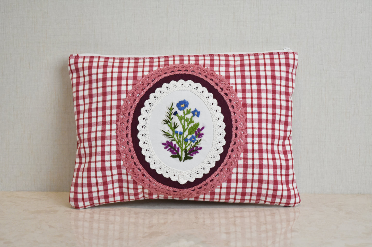 Vintage Charm - Crimson